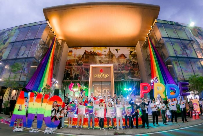 AWC กับ ททท. ร่วมฉลองเดือนแห่งความหลากหลายกับ กิจกรรม “AWC Let’s Pride” ในธีม “Freedom to Love” นำขบวนพาเหรดแห่งสีสันสายรุ้ง   สู่ใจกลางเชียงใหม่ ส่งต่อสู่กรุงเทพฯ และกิจกรรมตลอดเดือน  พร้อม Pride Stay สุดเอ็กซ์คลูซีฟจากโรงแรมในเครือ