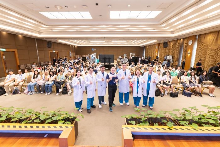 โรงพยาบาลกรุงเทพ ผู้นำด้านการผ่าตัดด้วยหุ่นยนต์ ขับเคลื่อน Hub of  Robotic Surgery จัดประชุมวิชาการ “BDMS Advanced Robotic Surgery Conference 2025” สานฝันเยาวชนรุ่นใหม่สู่เส้นทางอาชีพศัลยแพทย์กับ “Meet the Robot: Robotic Surgery Junior Camp”