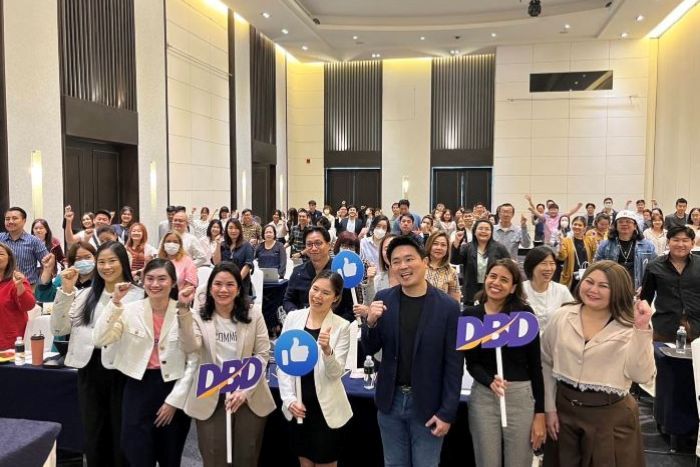 กรมพัฒนาธุรกิจฯ จับมือ Meta พลิกโฉม SME ไทยสู่ยุคดิจิทัล ‘จัดอบรมทั่วไทยและแจก e-Book’ พร้อมใช้ AI อัพเลเวลธุรกิจออนไลน์และอัพเดทเทรนด์สร้างคอนเทนต์ ปี 2025