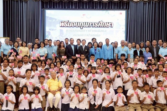 มูลนิธิชมรมชาวปากพนัง มอบทุนการศึกษาประจำปี 2568  ให้นักเรียนในพื้นที่ อ.ปากพนัง จ.นครศรีธรรมราช