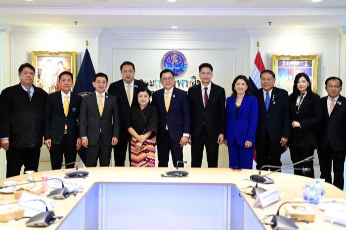 “จตุพร” รับข้อเสนอสภา SME พาณิชย์เป็นที่พึ่งผู้ประกอบการ ปรับตัวทันการค้าโลก พร้อมเป็นมาเฟียปกป้องภาคธุรกิจไทย