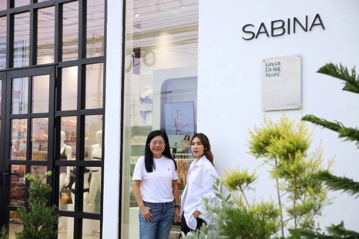 SABINA เปิดตัว “กรีน ลีฟวิ่ง สโตร์” ต้นแบบร้านยั่งยืนเพื่อสิ่งแวดล้อม  ปักหมุดสาขาแรก ณ พุทธมณฑลสาย 5 ตอกย้ำแบรนด์แฟชั่นรักษ์โลก